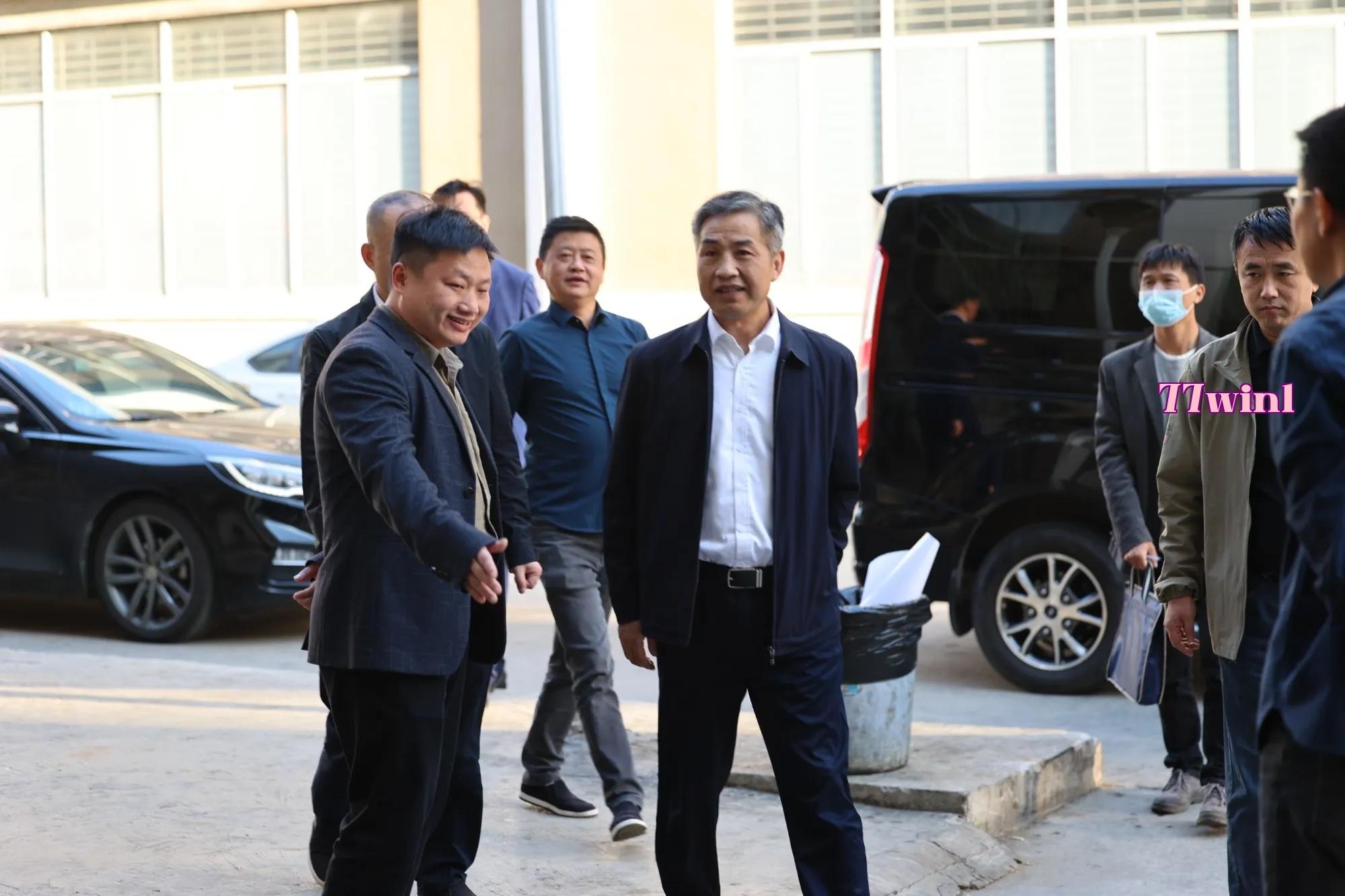 Ngày 13 tháng 10, các lãnh đạo như Phó Chủ tịch Ngô của Ủy ban Quản lý Khu Phát triển Công nghệ Cao Nam Xương đã đến thăm công ty chúng tôi